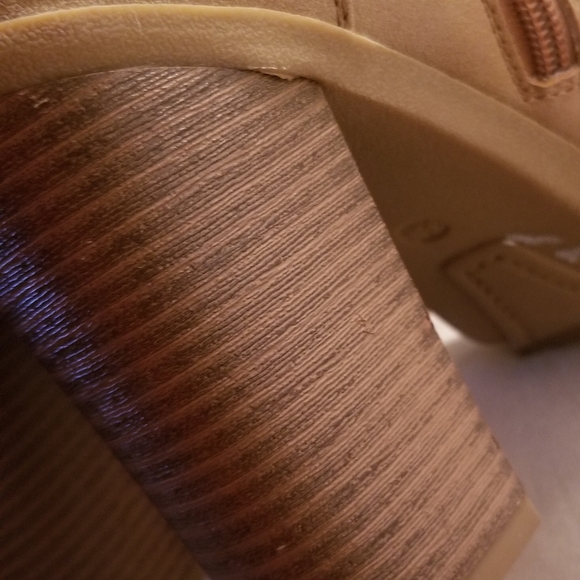 Guess Tan Lace Up Zip Up Light Brown Boots - Picture 16 of 16